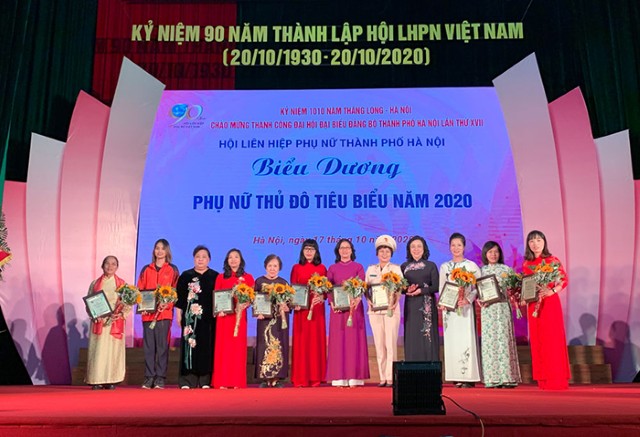 Chủ tịch HĐND TP dự biểu dương cán bộ Hội và phụ nữ Thủ đô tiêu biểu